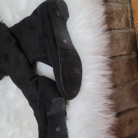 Womans knee high black boots - Picture 2 of 2